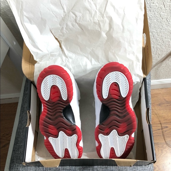 Jordan 11 Retro Low White Red (2012) Size:5y - Picture 6 of 7